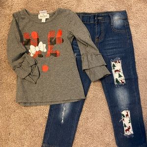 3-4T size medium outfit like new.